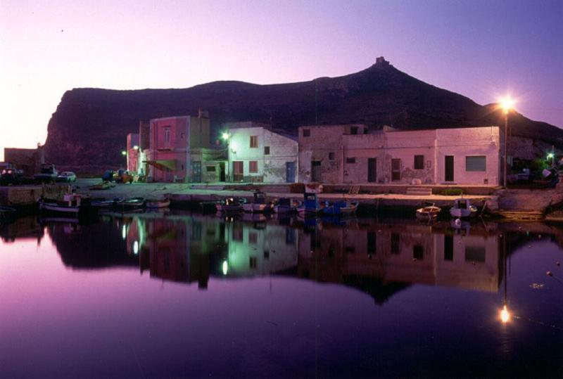 Il Cubo, Monovano Col Mare Su Tre Fronti. Favignana Bagian luar foto